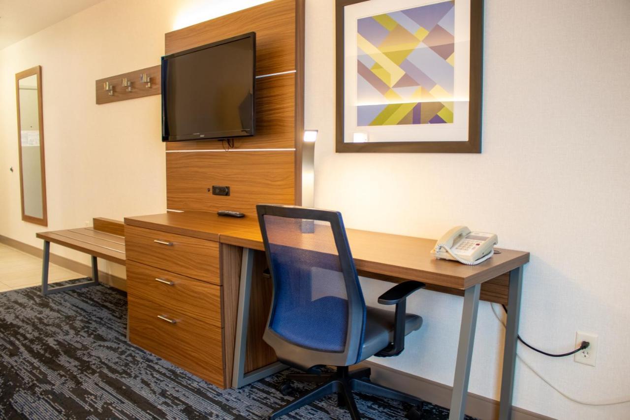 Holiday Inn Express & Suites Wausau By Ihg Weston Exterior foto